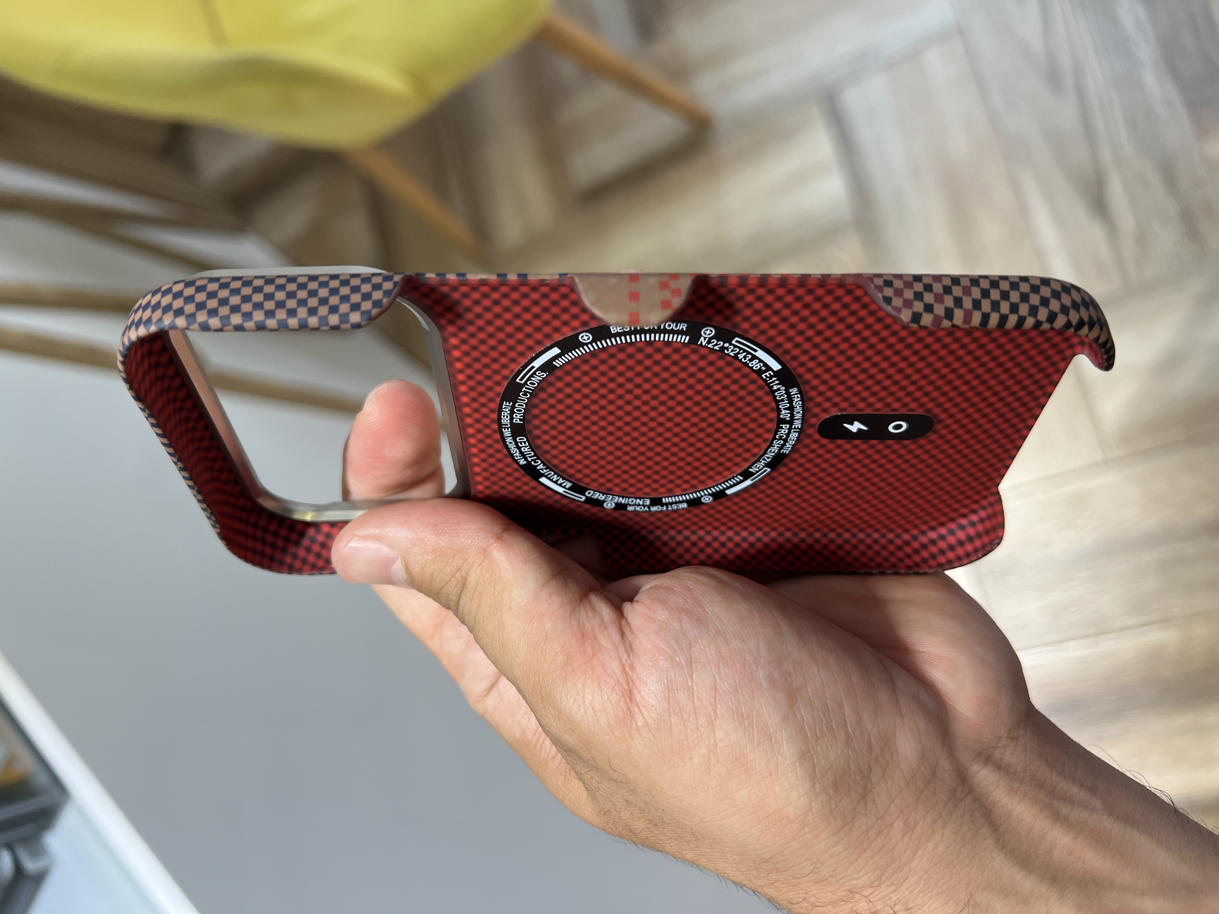 Coque iPhone Carbon Pitaka 2